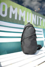 Sac bandoulière en rPET AWARE™ Renew – Image 9