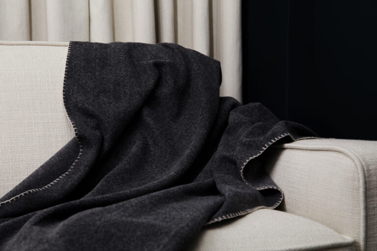 VINGA Bilton recycled blanket - Image 6
