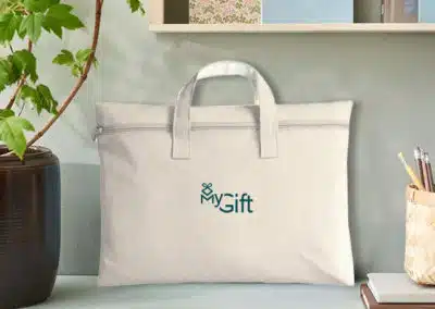 Une sacoche avec logo de couleur blanche à offrir comme objet publicitaire ou cadeau d'entreprise