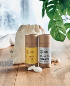 Un kit de goodies bien être composé d'un shampoing et d'un gel douche 100% écologiques