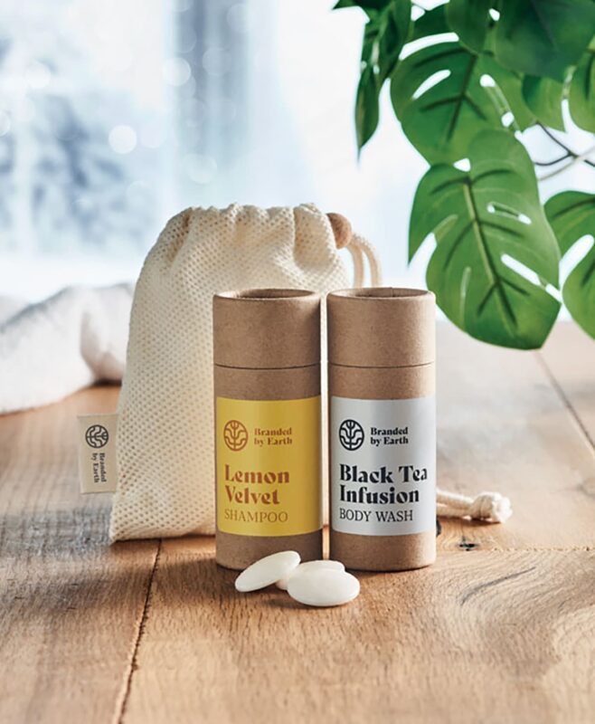 Un kit de goodies bien être composé d'un shampoing et d'un gel douche 100% écologiques