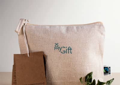 Une trousse d'entreprise en tissu recyclé et aux ambiances naturelles à personnaliser avec logo