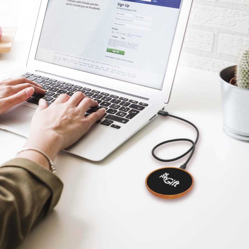 Un chargeur de téléphone tactile personnalisé avec logo d'entreprise à offrir comme goodies ou cadeau collaborateur
