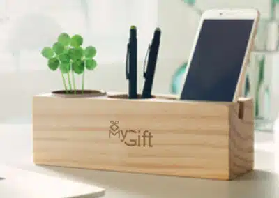 Support téléphonique en bois pour bureau avec logo offert comme cadeau d'entreprise