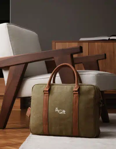 Un sac de voyage d'entreprise personnalisé en tissu vert et cuir marron