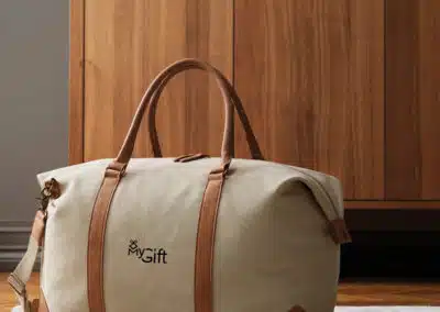 Un sac de voyage élégant en tissu recyclé à personnalise comme goodies de voyage