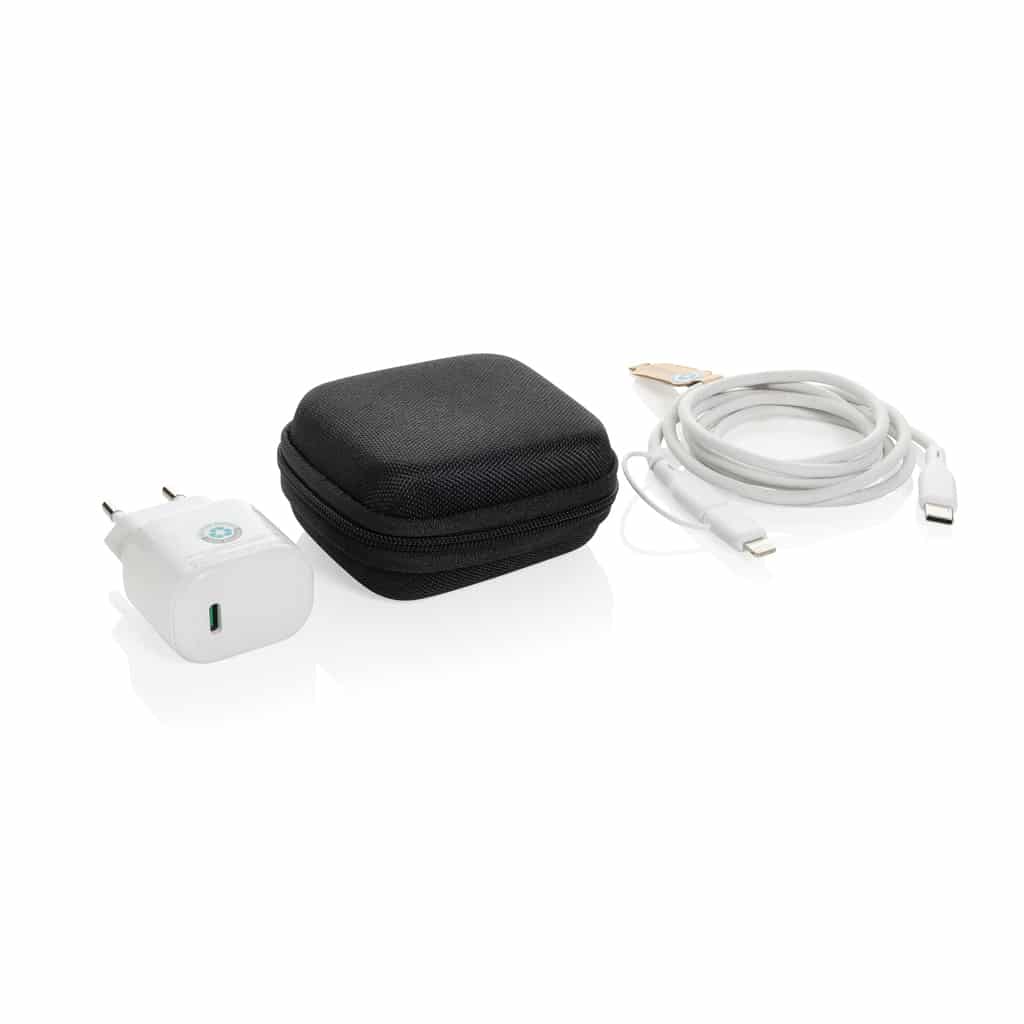 P301.2501__B_1__ce271f784db64fe28195ac34ca4d1084.jpg Set câble et chargeur 20W en PET recyclé RCS Boost – Image 2