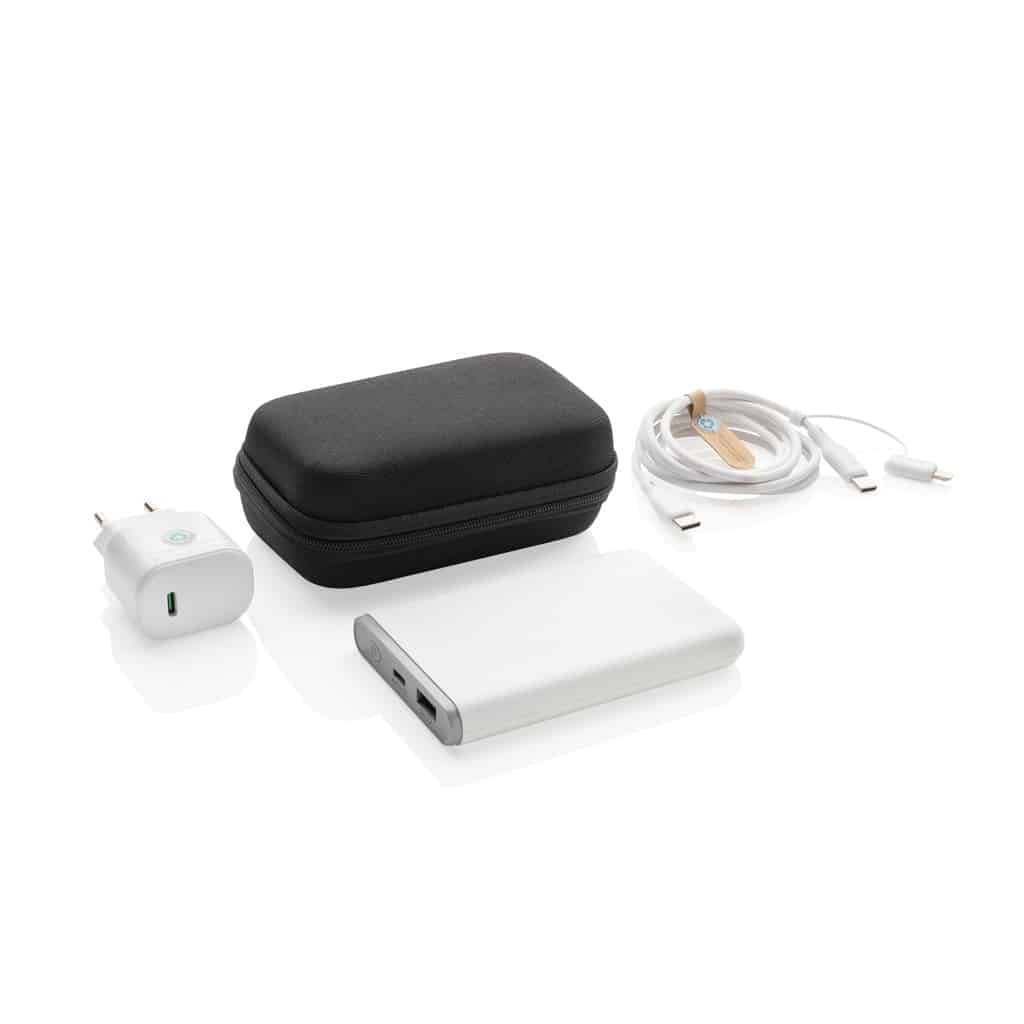 P301.2601__B_1__1aeb6d90ddf64ac28d3dc3cefbc4e83b.jpg Set batterie câble et chargeur 20W en PET recyclé RCS Surge – Image 2