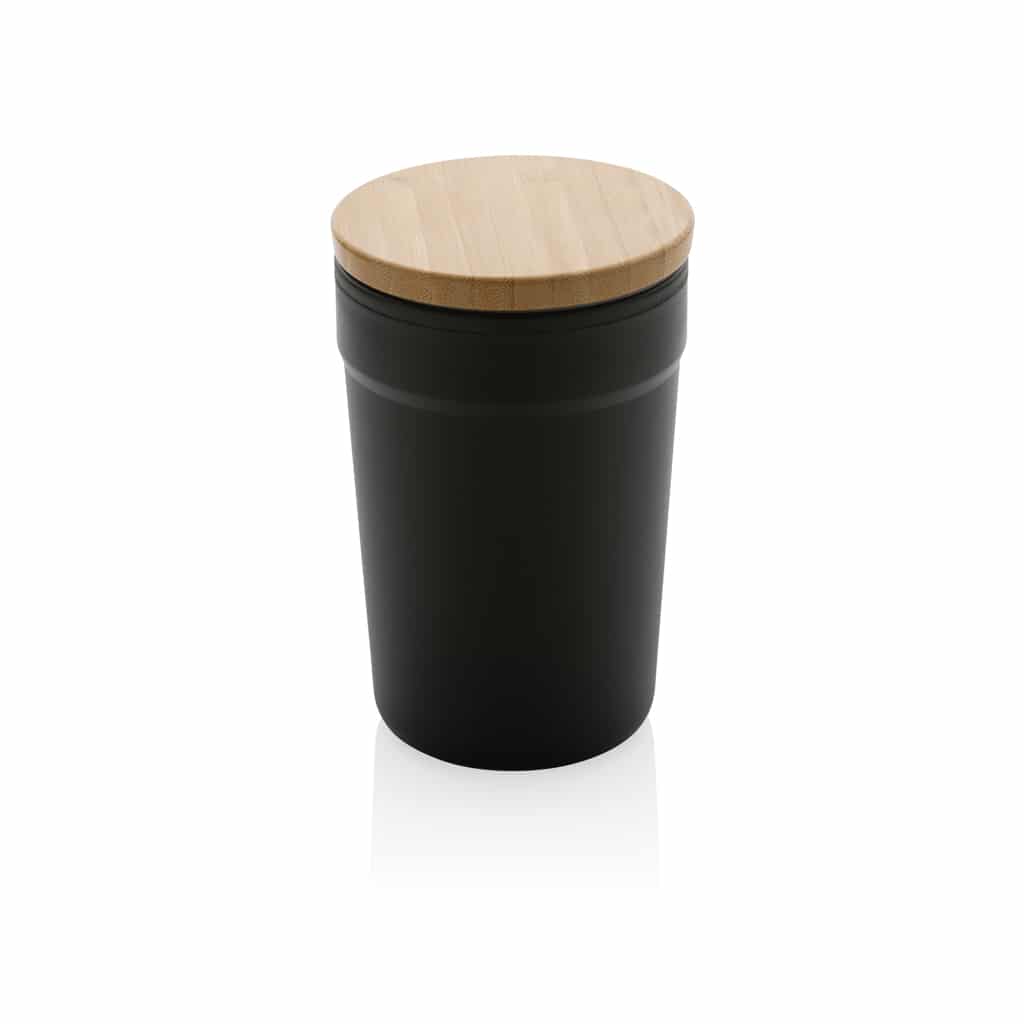 P433.291__B_1__3b4e3bed885e4e0189b283f8233072ce.jpg Mug 300ml en PP recyclé GRS avec couvercle en bambou – Image 3