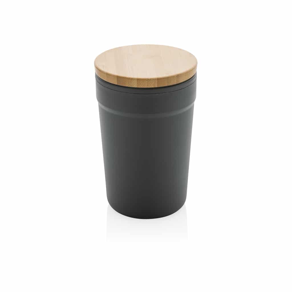 P433.292__B_1__c1e2b80b68df46ebb0139995798a09cc.jpg Mug 300ml en PP recyclé GRS avec couvercle en bambou – Image 6