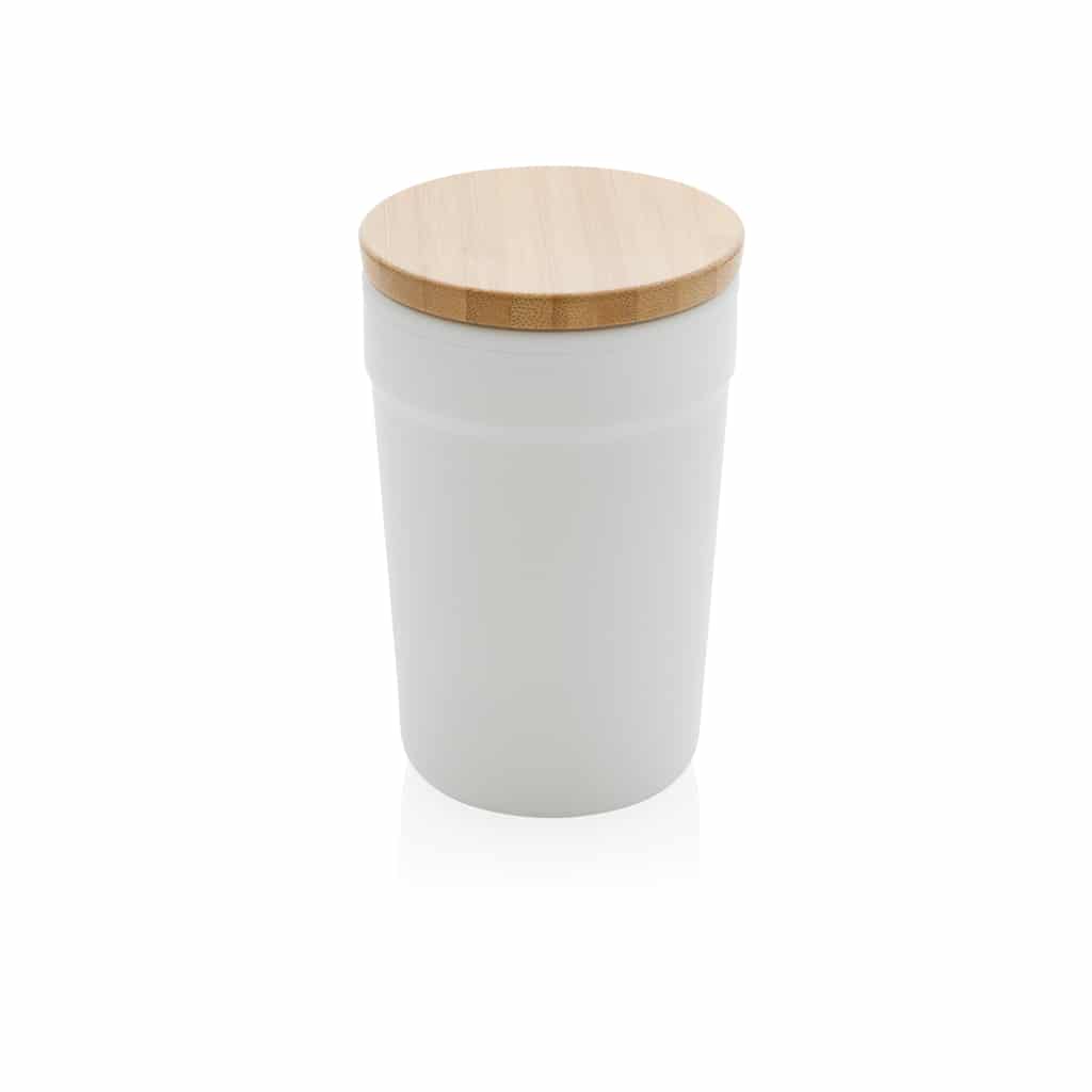 P433.293__B_1__d5577ee800ef490081b947696b9d996f.jpg Mug 300ml en PP recyclé GRS avec couvercle en bambou – Image 9