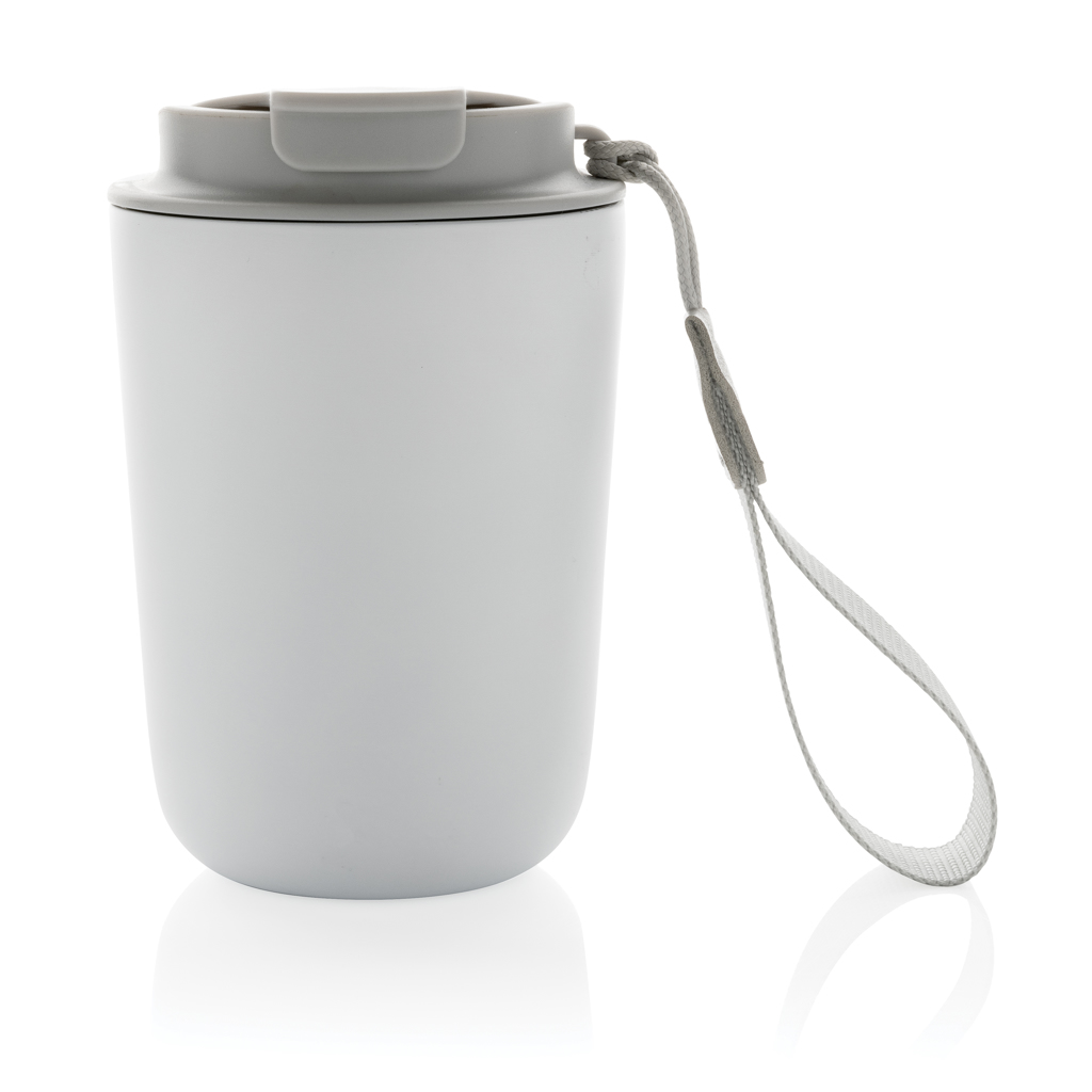 P435.023__B_2__c7edef81538543009e798fc27f5ec7d5 Mug iso en acier inoxydable recyclé RCS avec lanière Cuppa – Image 10