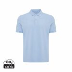 Polos unisexes durables couleur sky blue en 50% recyclé et 50% organiquede la marque iqoniq
