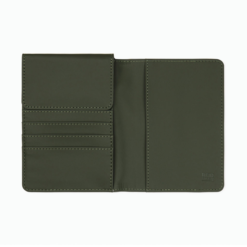 V8200107__B_2__749b602b9e324164ba954768ae087be1 VINGA Baltimore Etui passeport anti-RFID en PU recyclé RCS – Image 6