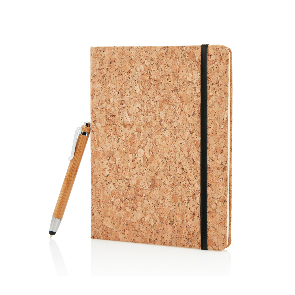 p773.779__b_1__443e9af137e045a980dc46cf613e5781 Carnet de notes en liège avec stylo en bambou A5 – Image 2