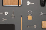 Porte-clés maison en alliage de zinc RCS et bambou – Image 8