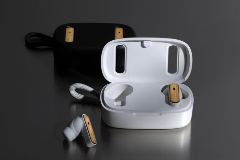 Écouteurs TWS en plastique recyclé RCS et bambou – Image 9